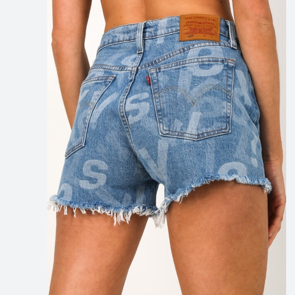 Levi’s 501 Original Denim Shorts in mid wash blue Sz 27